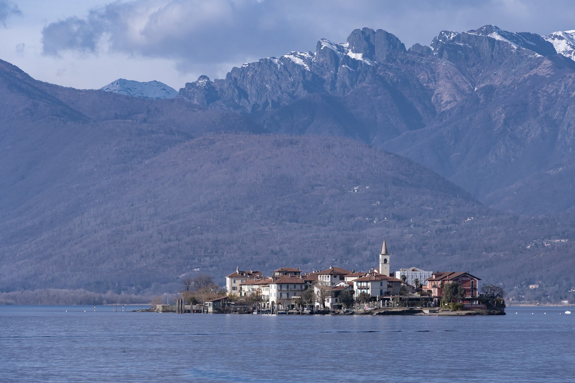 une île des grands lacs italiens