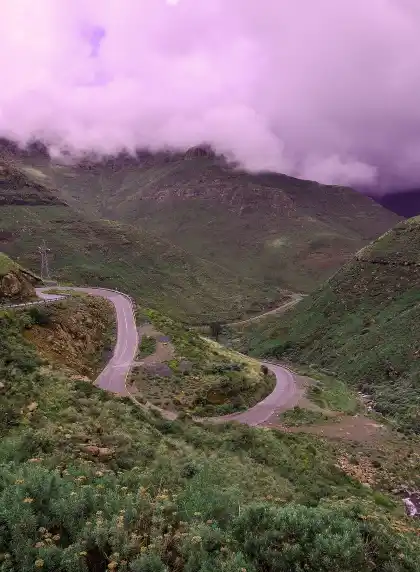 route à virages du Lesotho