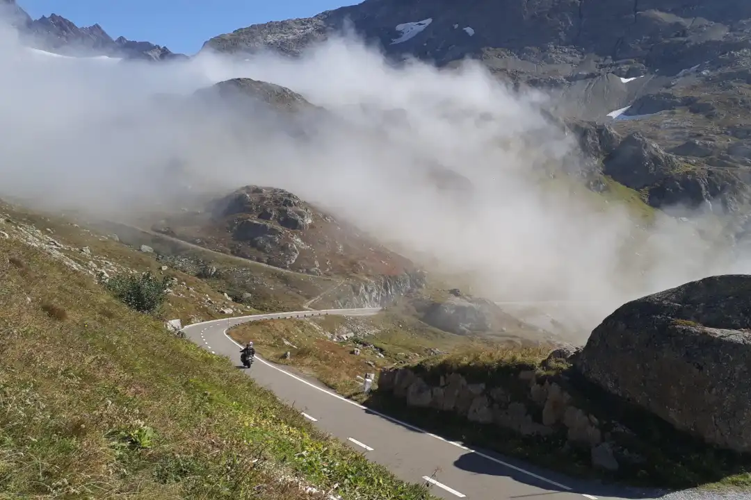 Moto dans le col du Susten, en Suisse