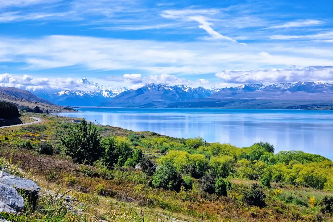 Le lac Pukaki et les montagnes de la chaine du Mont Cook en fond, Nouvelle-Zélande