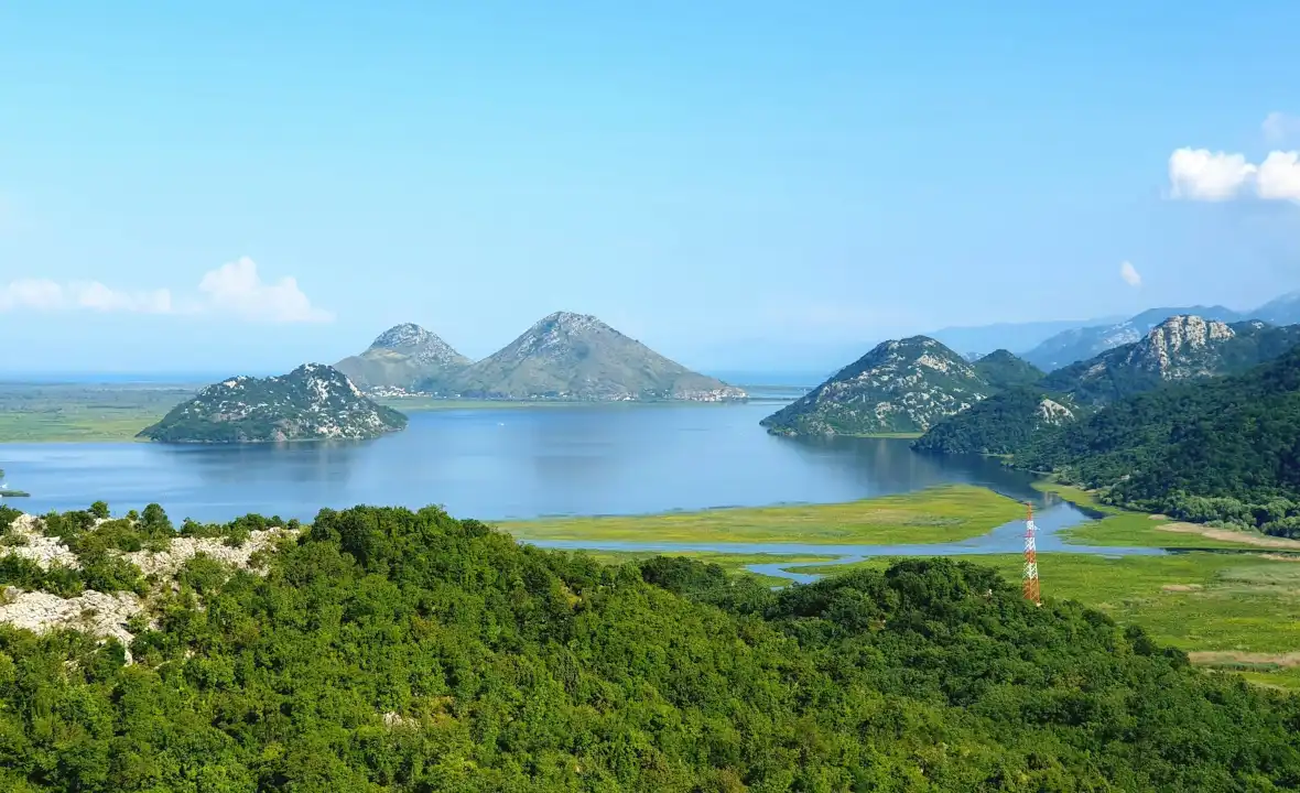 Paysage du lac de Shkodër, entre Albanie et Monténégro